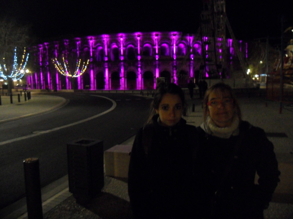 Arena de Nîmes por la noche.