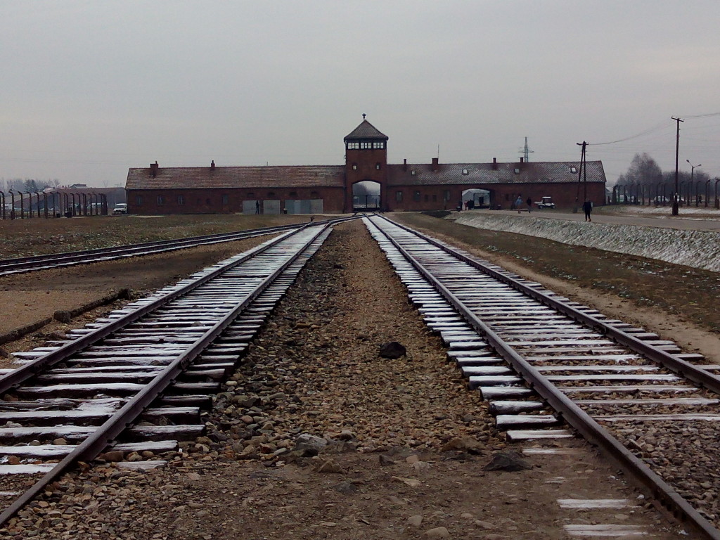 Acceso en tren al Campo de Concentración de Auschwitz-Birkenau
