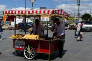Vendiendo castañas en Estambul