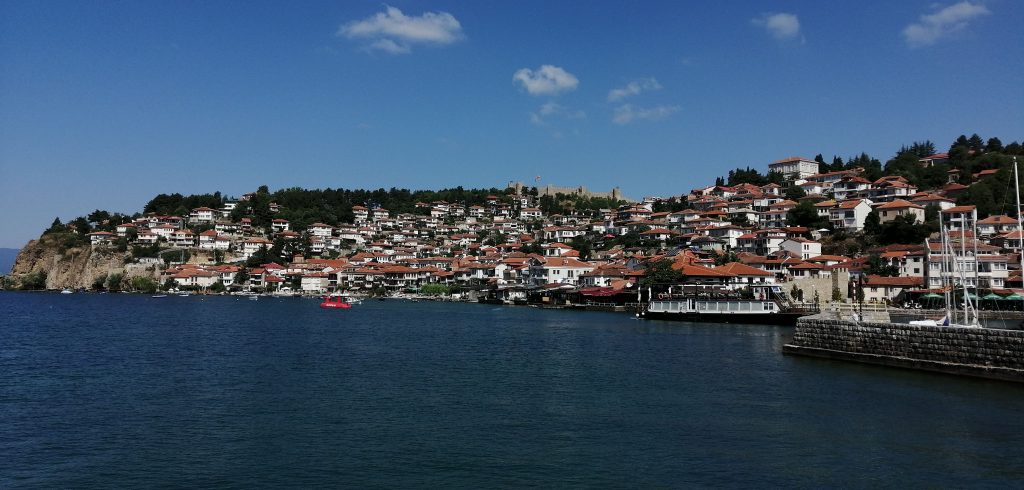 Vistas de Ohrid desde el barco Alejandrija.