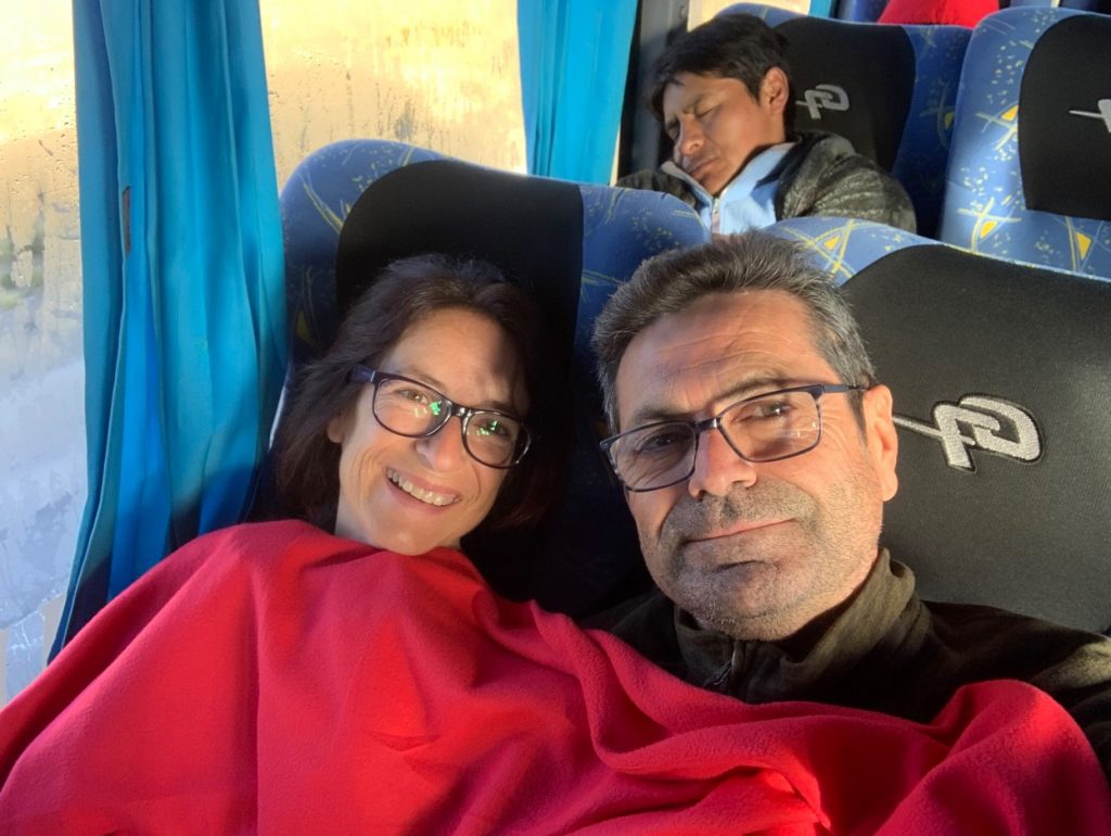 En bus de Arequipa a Cabanaconde en el Cañón del Colca, Perú.